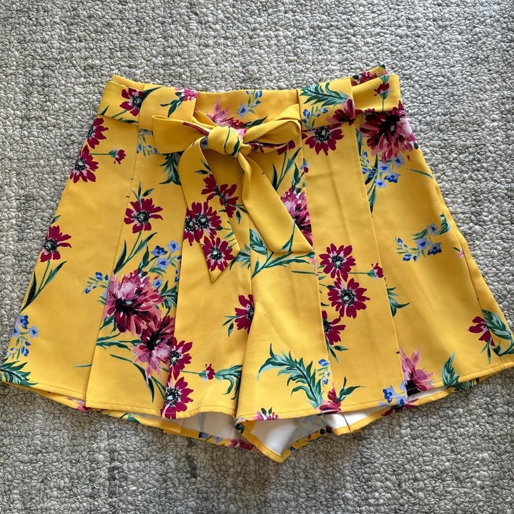 Express Yellow Floral High Waist Women's Shorts